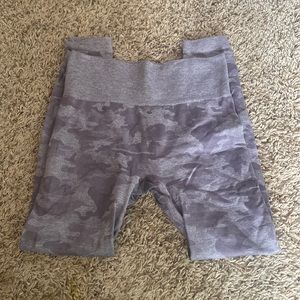 Purple camo seamless leggings